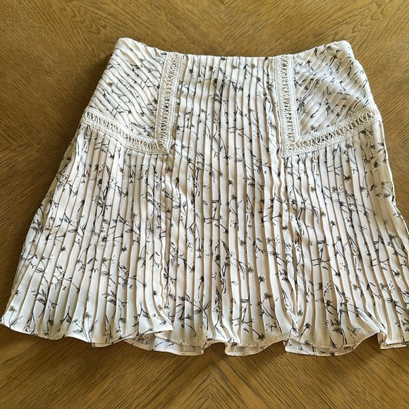 Moon River skirt lined w/ side zipper light pink Woman’s Juniors Fairy Floral - Picture 3 of 7